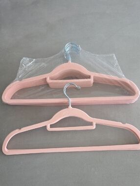 Velvet Non-Slip Hangers in Blush Pink - Set of 10